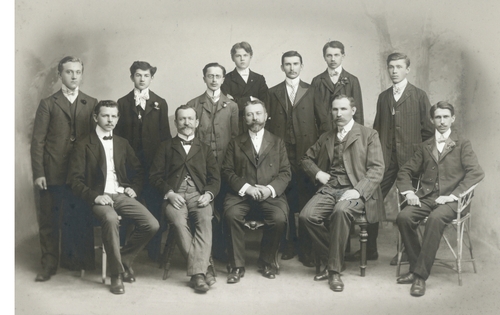 Učitelé školy – archivní fotografie, kolem roku 1916